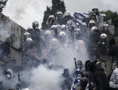 Συγκλονίζει φωτορεπόρτερ που δέχτηκε επίθεση στο συλλαλητήριο: «Μας βάραγαν με ρόπαλα, κλωτσιές και μπουνιές»